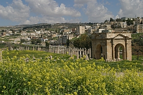 20040313-me-jo-jerash21s.jpg