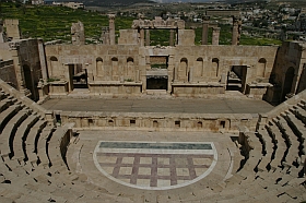20040313-me-jo-jerash22s.jpg