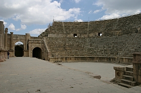 20040313-me-jo-jerash34s.jpg